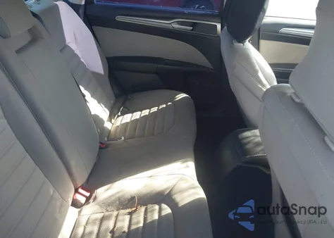 2019 Ford Fusion S z USA, uszkodzony, nr VIN 3FA6P0G7XKR146441